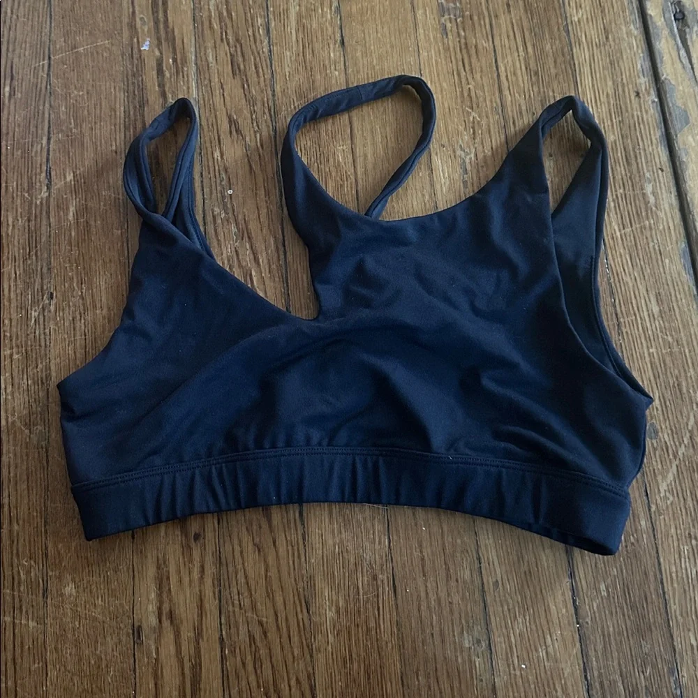 Alo Peak Bra - Picture 2 of 3